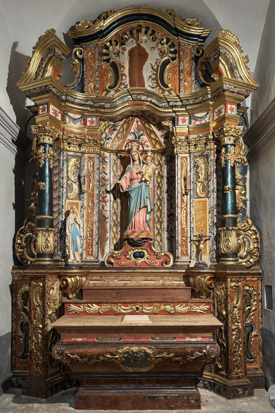 Retablo después de la limpieza